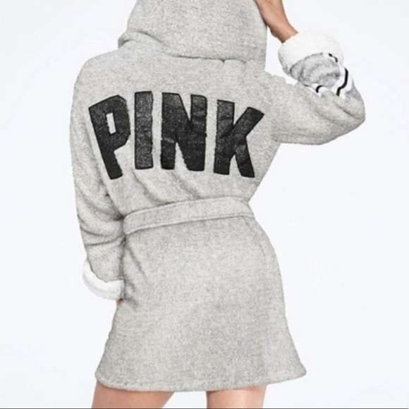 PINK Victoria's Secret Other - NWT Victoria’s Secret PINK Grey Bling Sherpa Robe